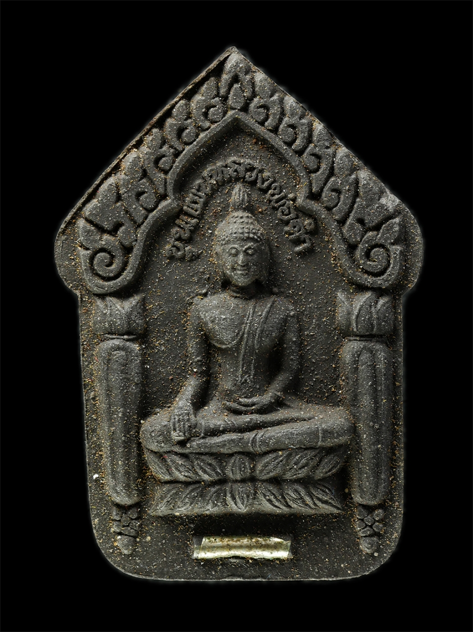 30Jun25 (244)p.jpg - พระขุนแผนหลวงพ่อดำ รุ่นทรัพย์ไหลมา วัดช่องแสมสาร จ.ชลบุรี ปี2552 เนื้อผงพุทธคุณ ผงว่าน ผงใบลาน หลังกุมารทองร่ายเวทย์ ฝังตะกรุดเงิน(ของหลวงพ่อสาคร) พระ [..] | https://kamulet.in.th